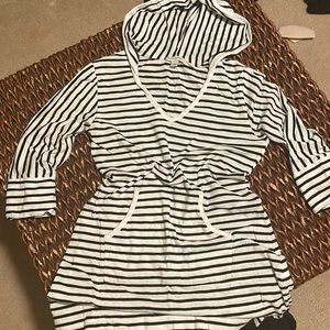 Nice cotton cover up w pockets!